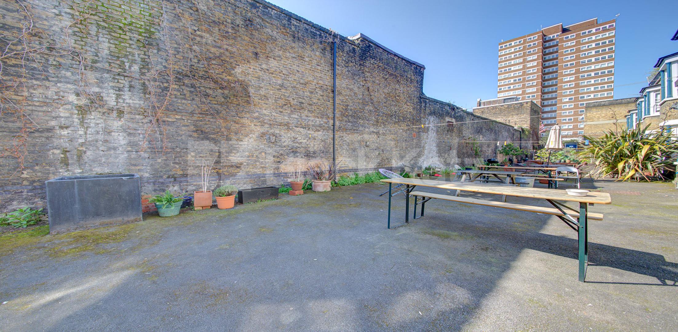 			ZONE 1 LOCATION, 2 Bedroom, 1 bath, 1 reception Apartment			 Haberdasher street, OLD STREET